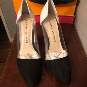 NWOT BLACK AND WHITE CHINESE LAUNDRY HEELS SIZE 10